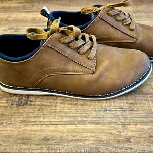 Like new tie dress shoes. Size 6